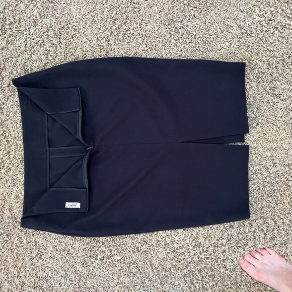 L'AGENCE Black Pencil Skirt w/ Small Slits in Front and Back Size 8 Retail $450 - Picture 5 of 7